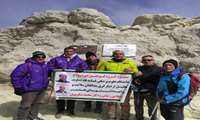 صعود گروه کوهنوردی تودج دانشگاه علوم پزشکی فسا به قله دماوند بپاس تجلیل از ایثارگری مدافعان سلامت و گرامیداشت شهدای خدمت