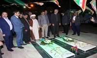 ادای احترام استاندار فارس به مقام شامخ شهدای گمنام دانشگاه علوم پزشکی فسا